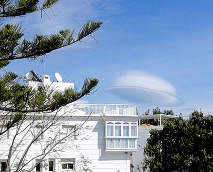 Описание: D:\Игорь\00-Сайт КБК\2016-04\April 2016 issue_files\medi.201604_ufo_cloud_nerja.jpg